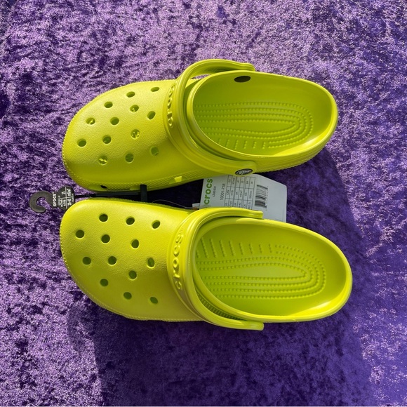 CROCS CLASSIC Neon Yellow NWT women’s size 9 - Picture 9 of 10